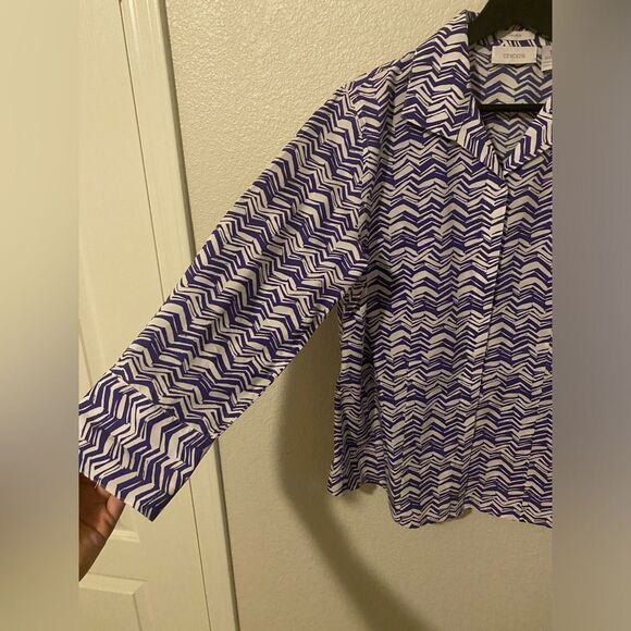 Chicos Women's blouse sz 1 (medium 8) purple white button front - Picture 3 of 10